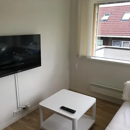 - Lars Vaages شقة